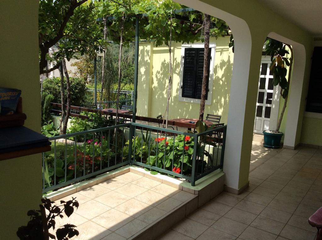 Apartments Simo Petrovac Exterior photo