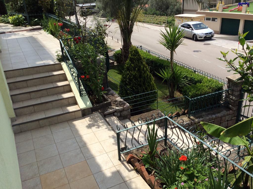 Apartments Simo Petrovac Exterior photo