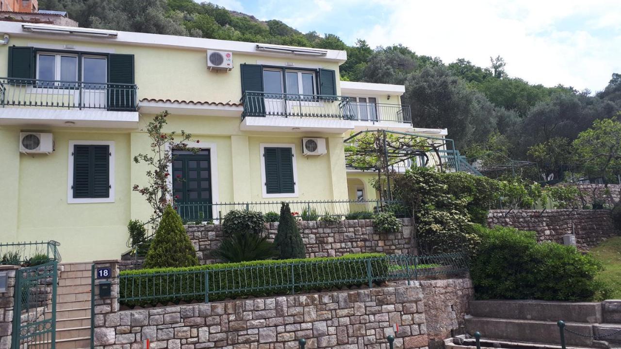 Apartments Simo Petrovac Exterior photo